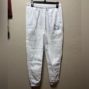 NWOT - Women's White Sweats with Heart Design - Unknown Brand